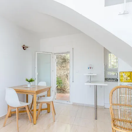 Prisange By Interhome Roses