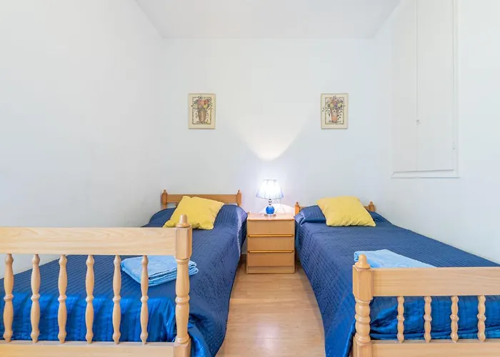 Prisange By Interhome Nyaraló Roses